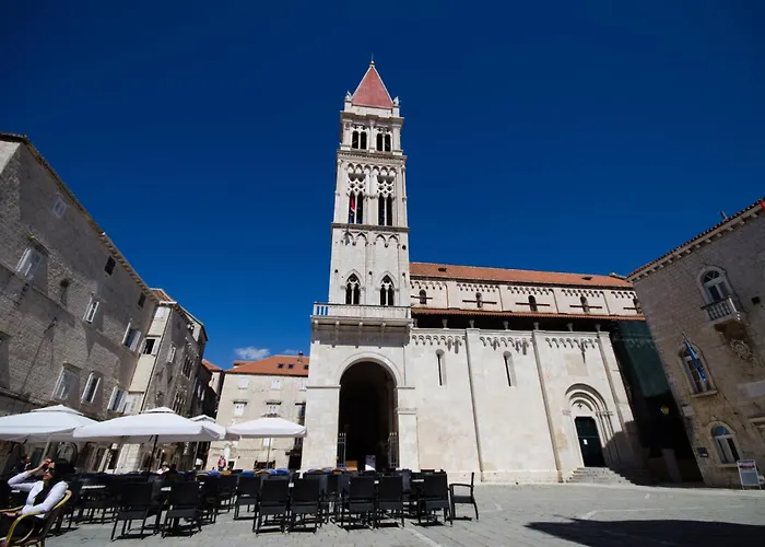 莱亚公寓 公寓 特罗吉尔